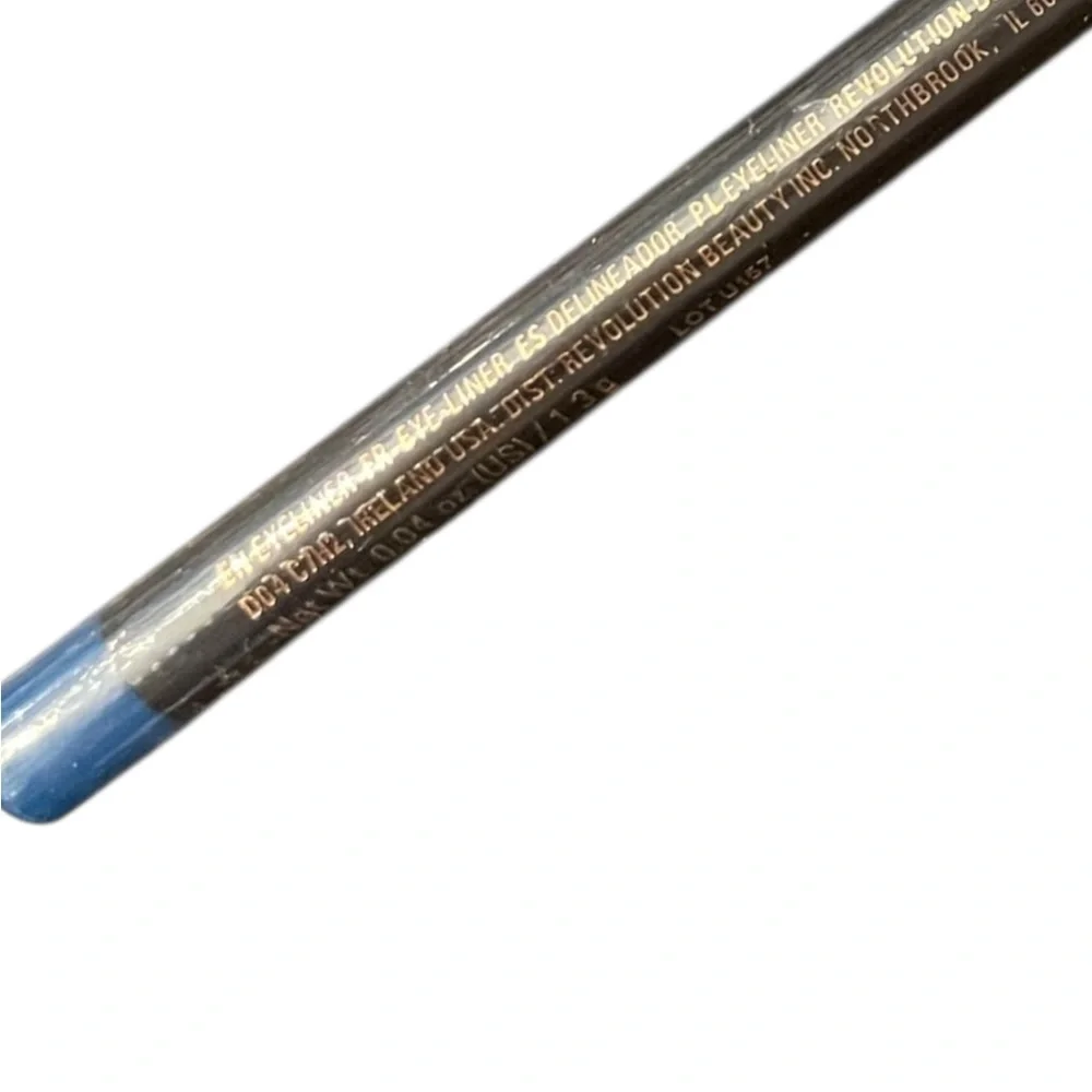 Makeup Revolution London‎ Kohl Eyeliner Color Aqua Blue Smooth Creamy Smoky